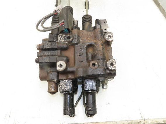 Toyota 7FBH25 Electric Forklift Hydraulic Control Lever Leveling System Assembly