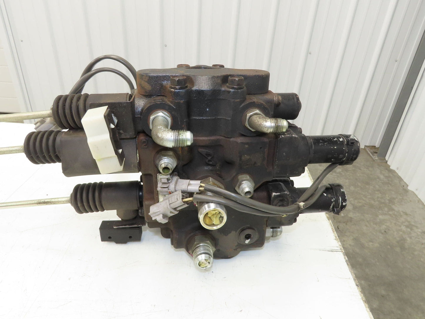 Toyota 7FBH25 Electric Forklift Hydraulic Control Lever Leveling System Assembly