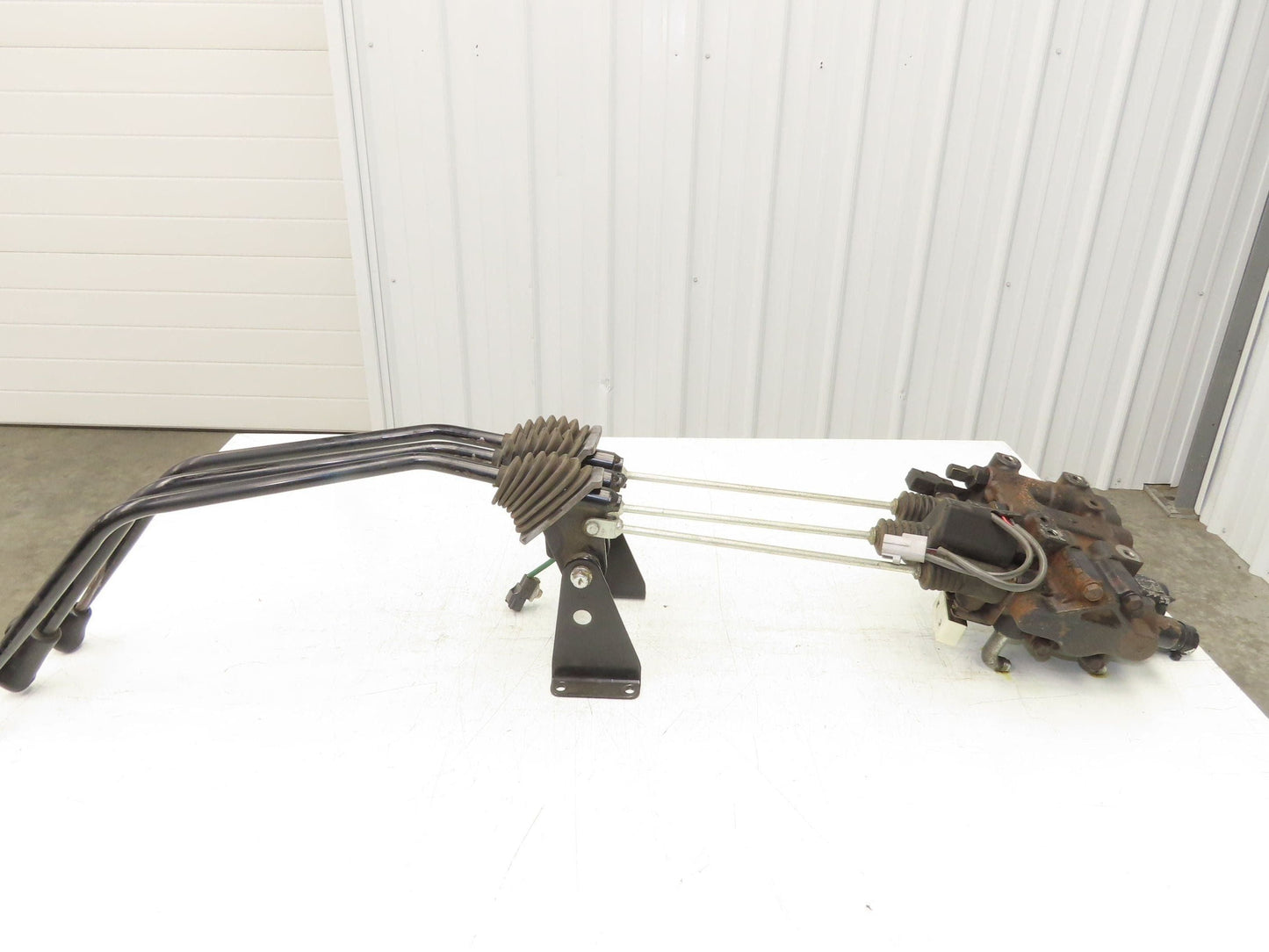 Toyota 7FBH25 Electric Forklift Hydraulic Control Lever Leveling System Assembly