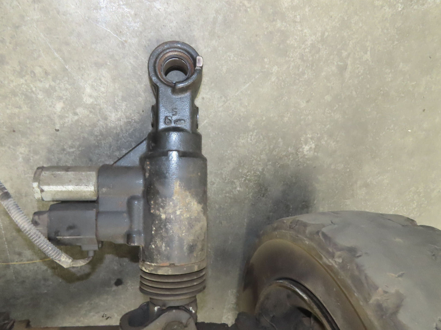 Toyota 7FBH25 Electric Forklift Dual-Wheel Steer Axle Assembly