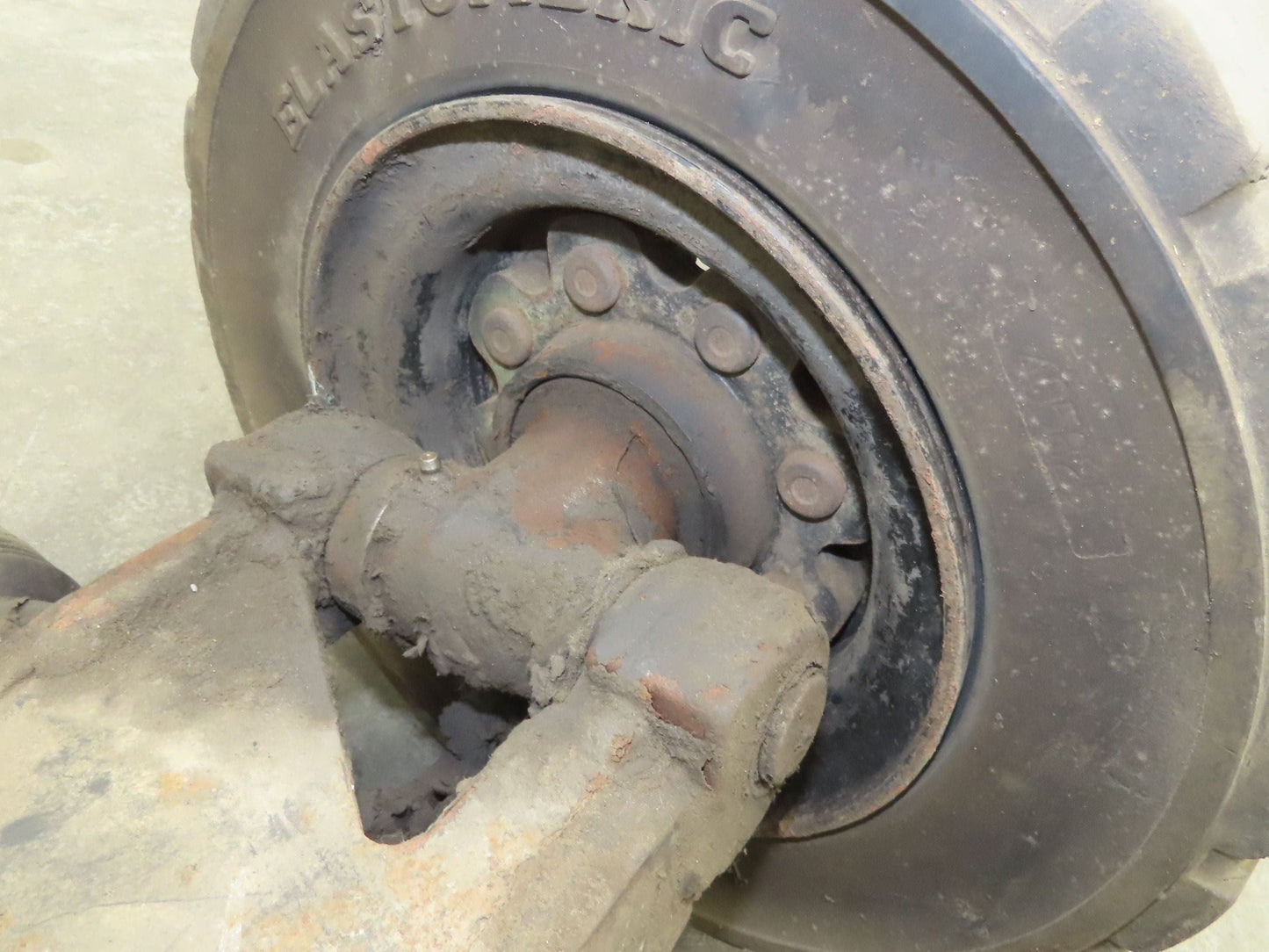 Toyota 7FBH25 Electric Forklift Dual-Wheel Steer Axle Assembly