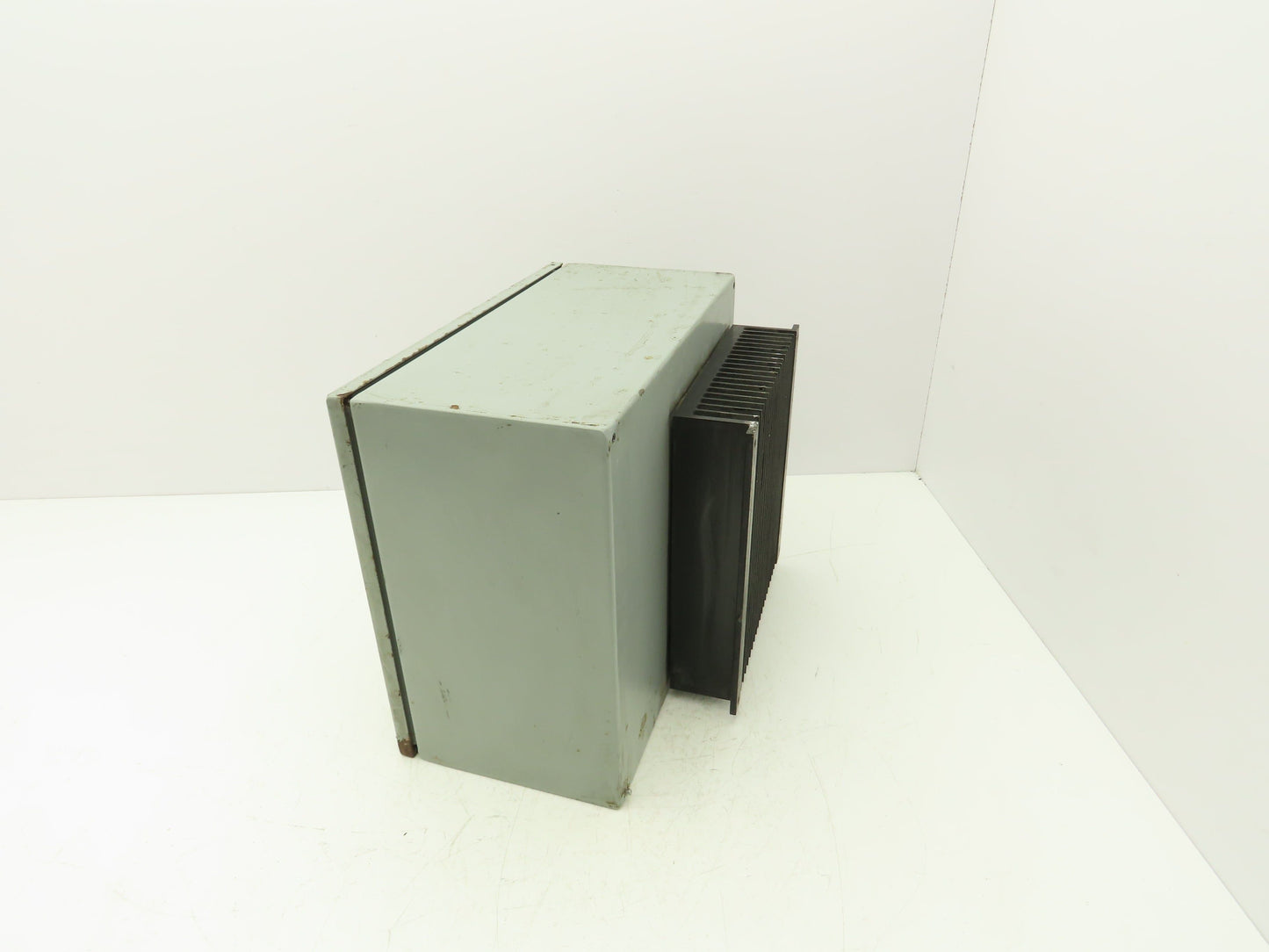 Allen Bradley 22B-D6P0H204 PowerFlex 40 VFD 3Hp 480V 3Ph Enclosure Heatsink Fuse