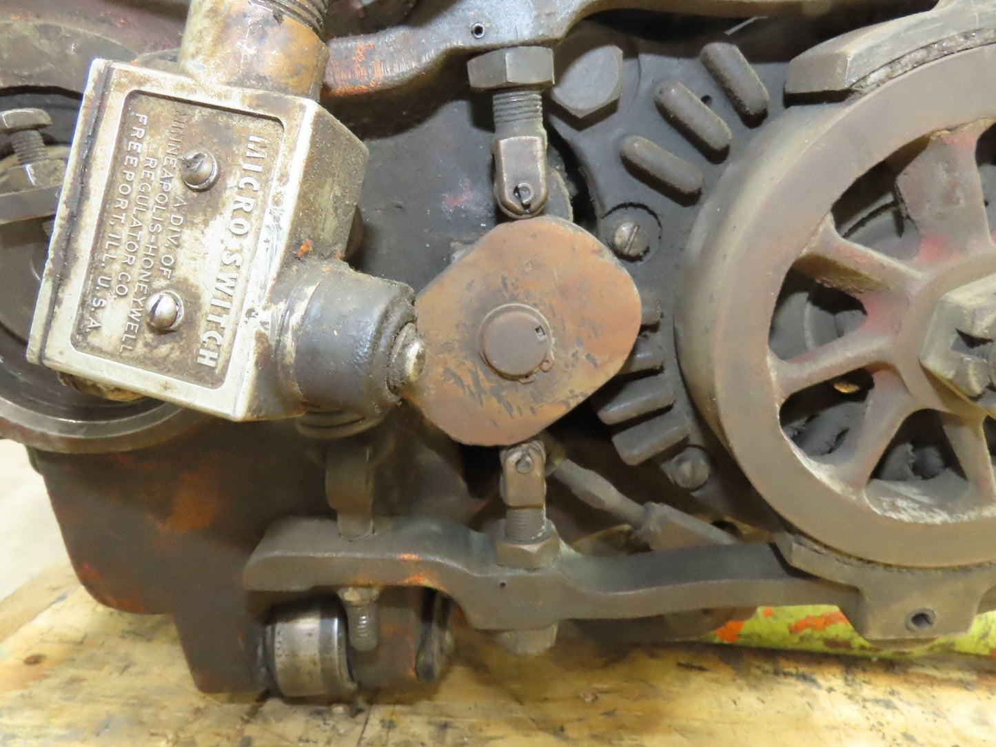 Clark Forklift Drive Unit Handle Controls Wheel 12VDC DC Motor