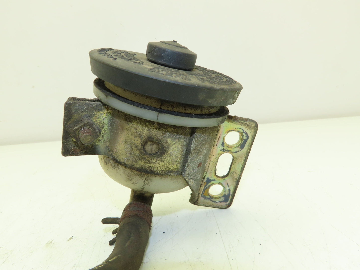 Toyota 5FBE15 Hydraulic Fluid Reservoir Bracket Hose Electric Forklift