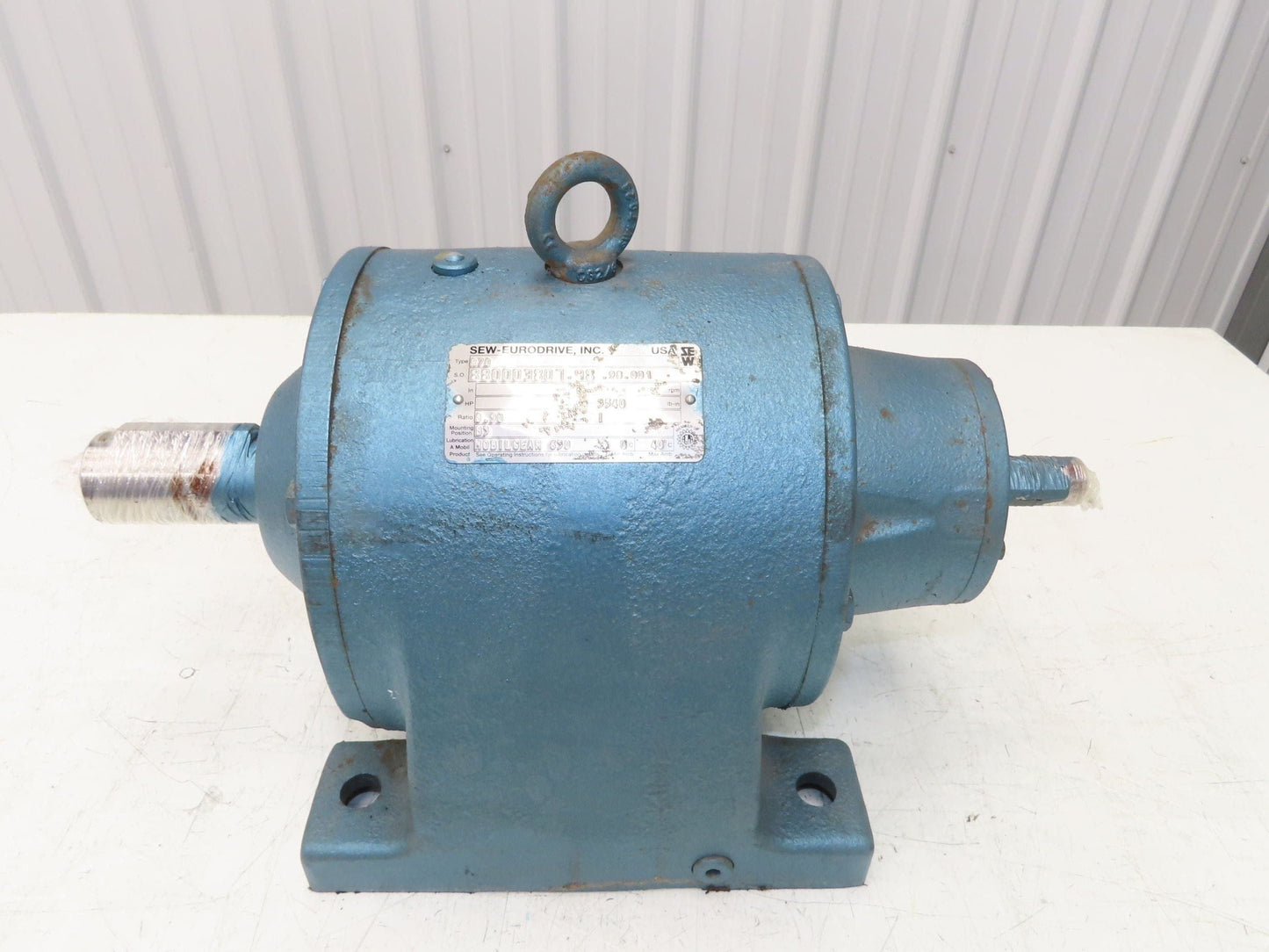 Sew Eurodrive R70 Inline Helical Gearbox 8.9:1 Reducer Foot Mount 3540 In-Lb