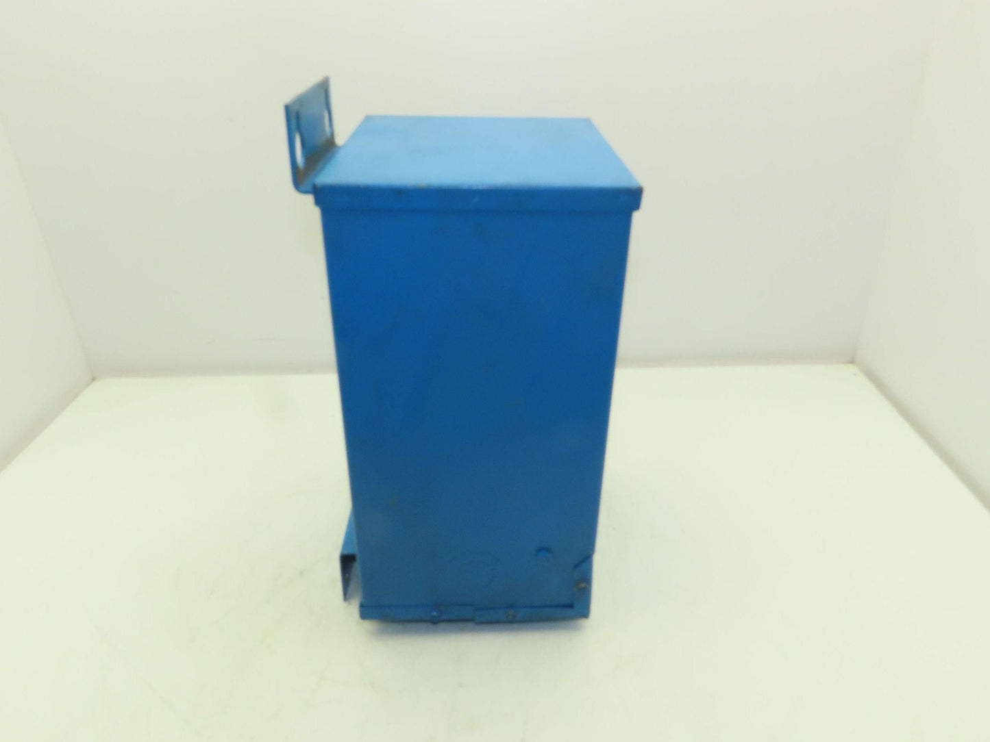 Dongan 85-1050SH Transformer 3KVA 1PH 240v/480v Pri 120v/240v Sec Wall Mount 3R