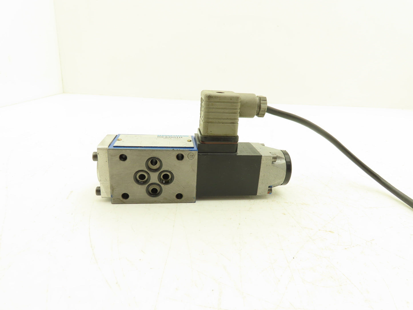 Rexroth Z4WE 6 E68-21/AG24N9K4/MR Hydraulic Directional Control Valve 24VDC