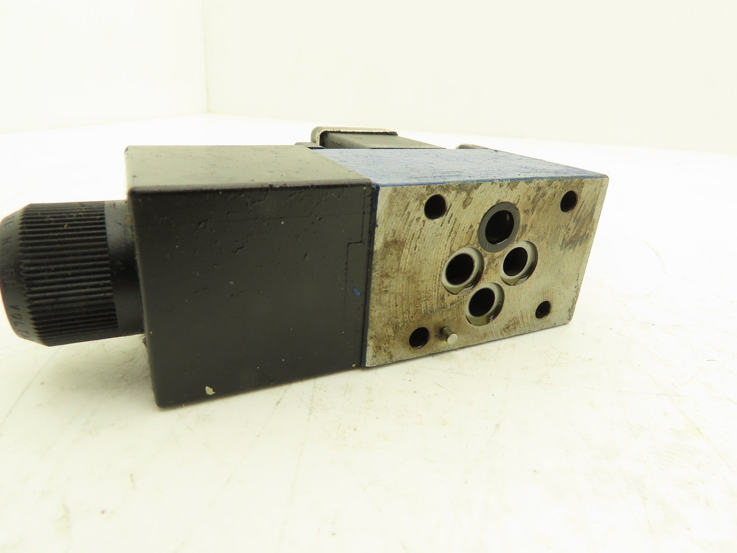 Rexroth 3WE6B62/EW110N9DA/62 Hydraulic Directional Control Solenoid Valve 24VDC