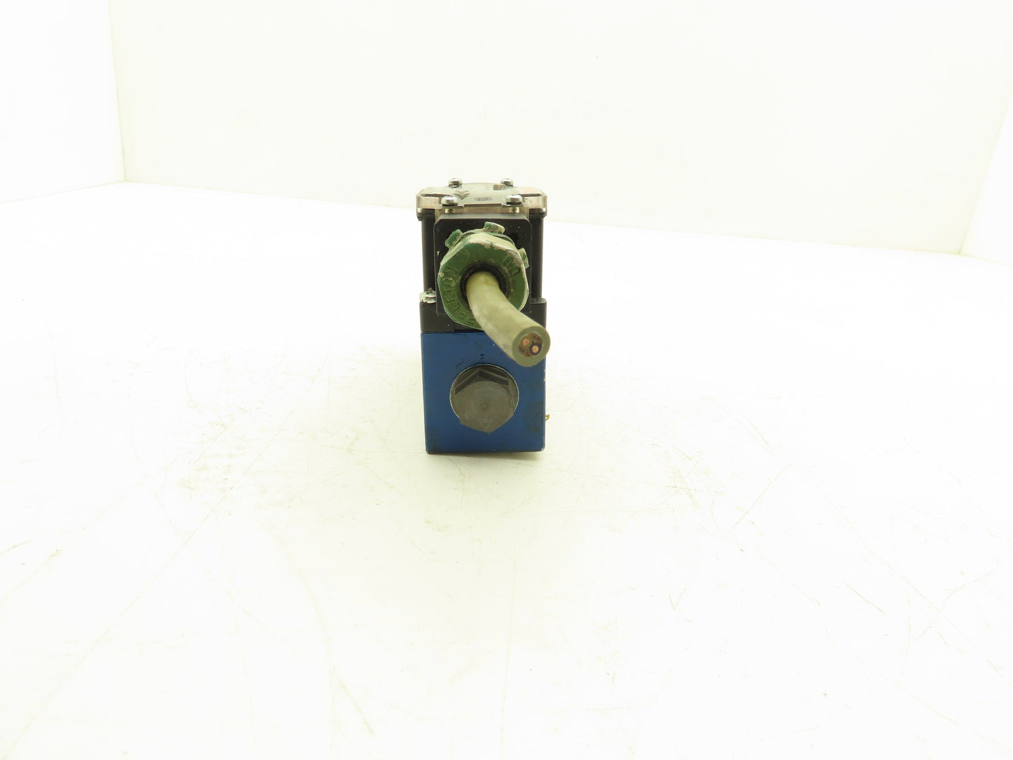 Rexroth 3WE6B62/EW110N9DA/62 Hydraulic Directional Control Solenoid Valve 24VDC