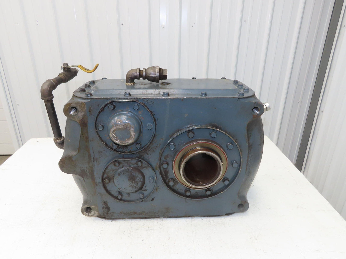 Shaft Mount Reducer 12.7:1 Ratio Gearbox 138 RPM Screw Conveyor Drive