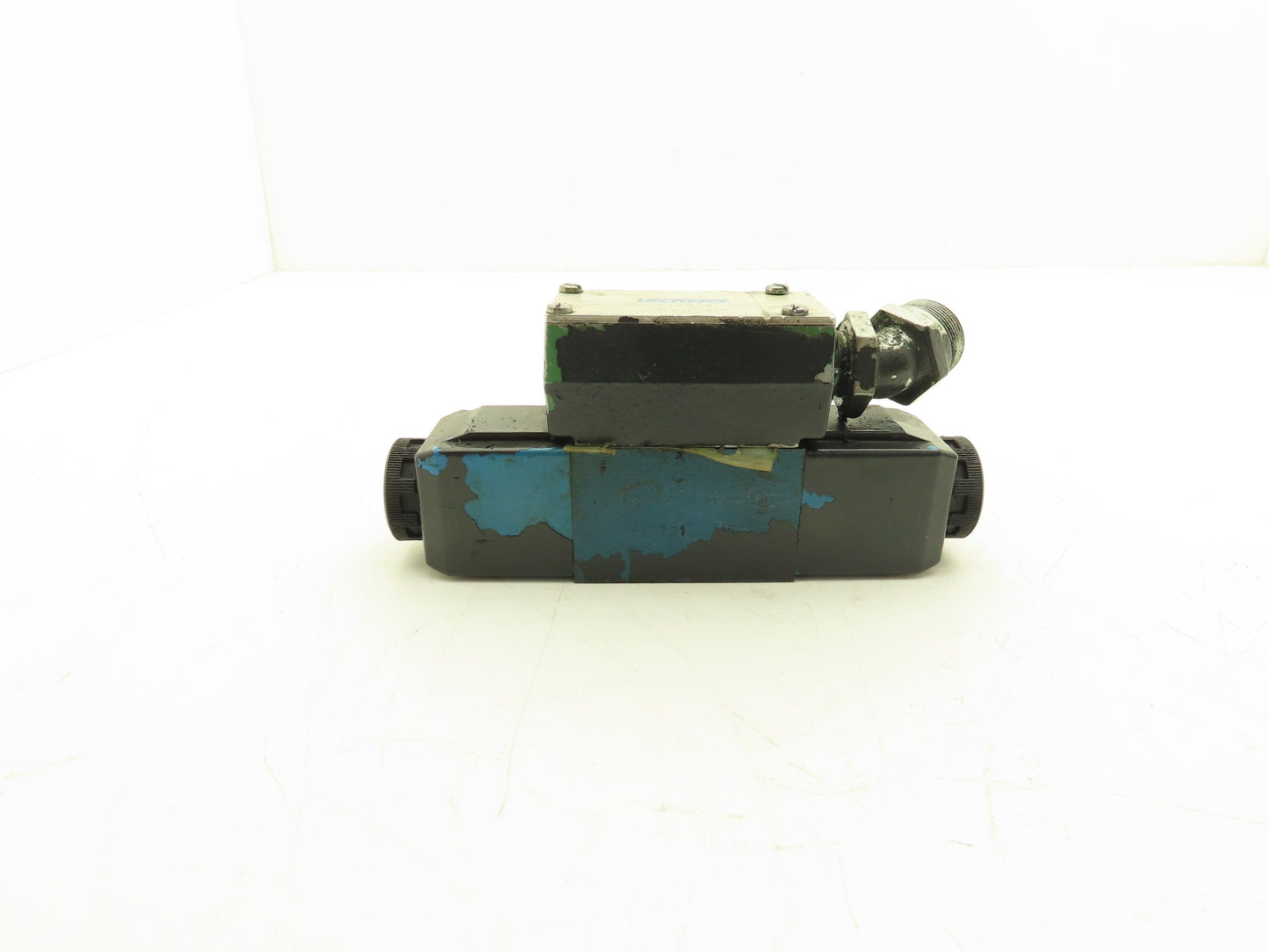 Vickers DG4V-3-7C-M-FW-B6-60 Hydraulic Directional Control Solenoid Valve 110V