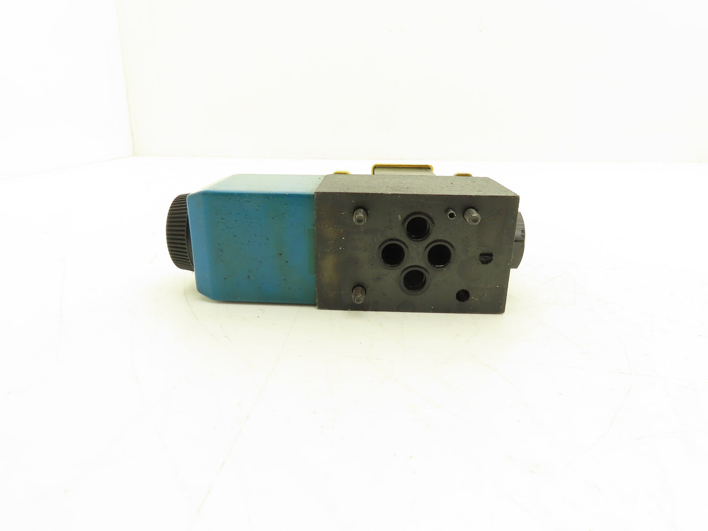 Vickers DG4V-3-6A-M-FW-B6-60 Directional Control Solenoid Valve 120VAC