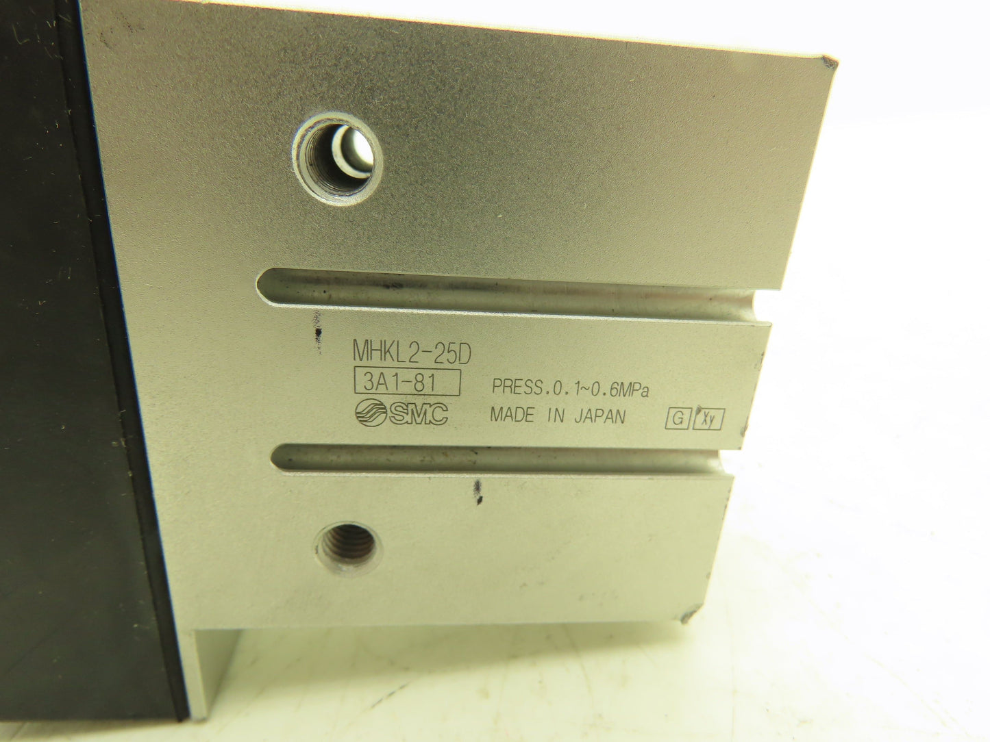 SMC MHKL2-25D Pneumatic Parallel Air Gripper 25mm Bore Double Acting