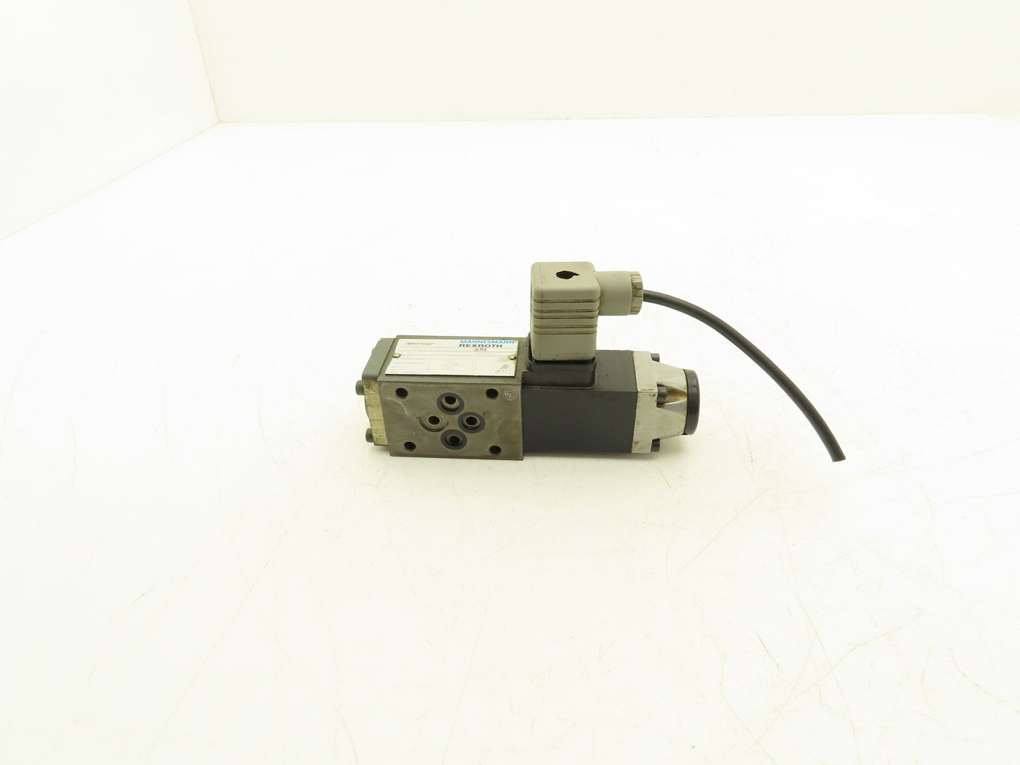 Rexroth ZW4E 6 E68-21/AG24N9K4 Hydraulic Directional Solenoid Valve 24VDC