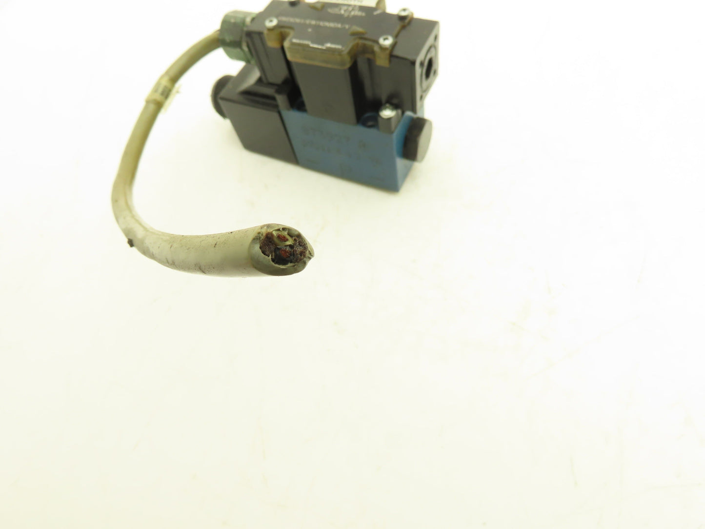 Rexroth 4WE6D61/EW110N9DA/V Hydraulic Directional Valve Solenoid 24VDC