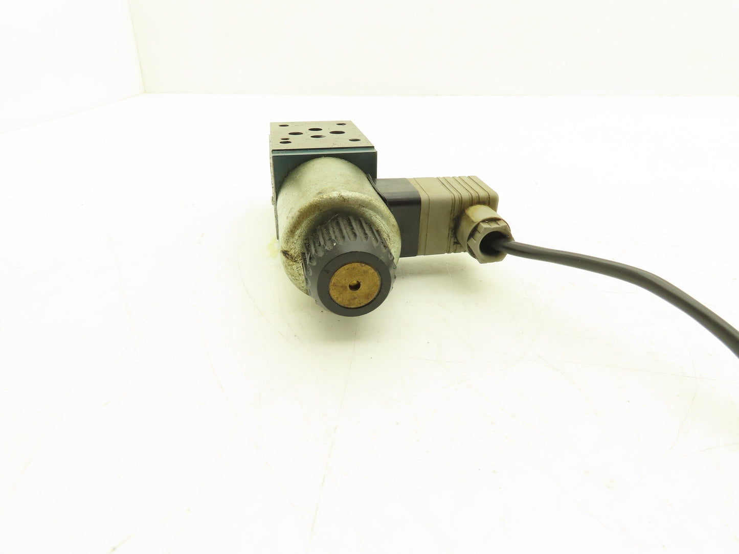 Bosch 0 811 004 103 Hydraulic Directional Solenoid Valve 24VDC