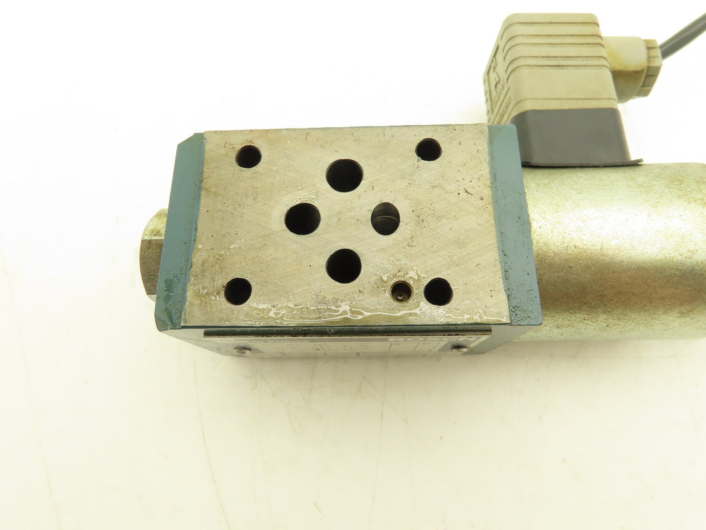 Bosch 0 811 004 103 Hydraulic Directional Solenoid Valve 24VDC