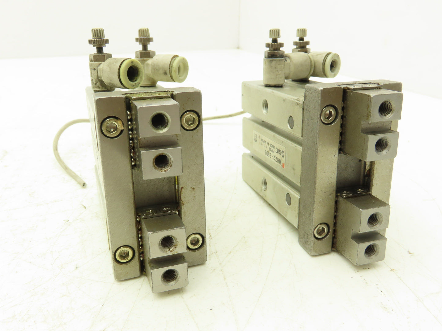 SMC MHZ2-25D3 Pneumatic Parallel Air Gripper 25mm Bore Double Acting Lot of 2