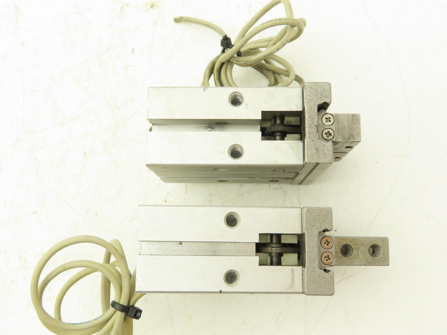 SMC MHZ2-25D3 Pneumatic Parallel Air Gripper 25mm Bore Double Acting Lot of 2