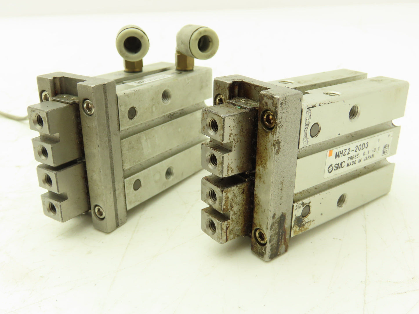 SMC MHZ2-20D3 Pneumatic Parallel Air Gripper 20mm Bore Double Acting Lot of 2