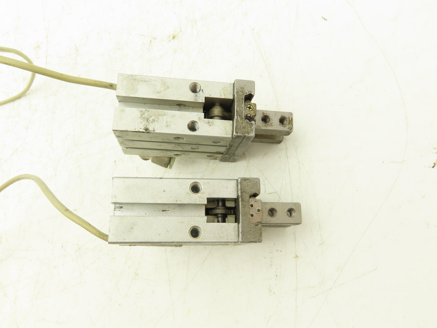 SMC MHZ2-20DN Pneumatic Parallel Air Gripper 20mm Bore Double Acting Lot of 2