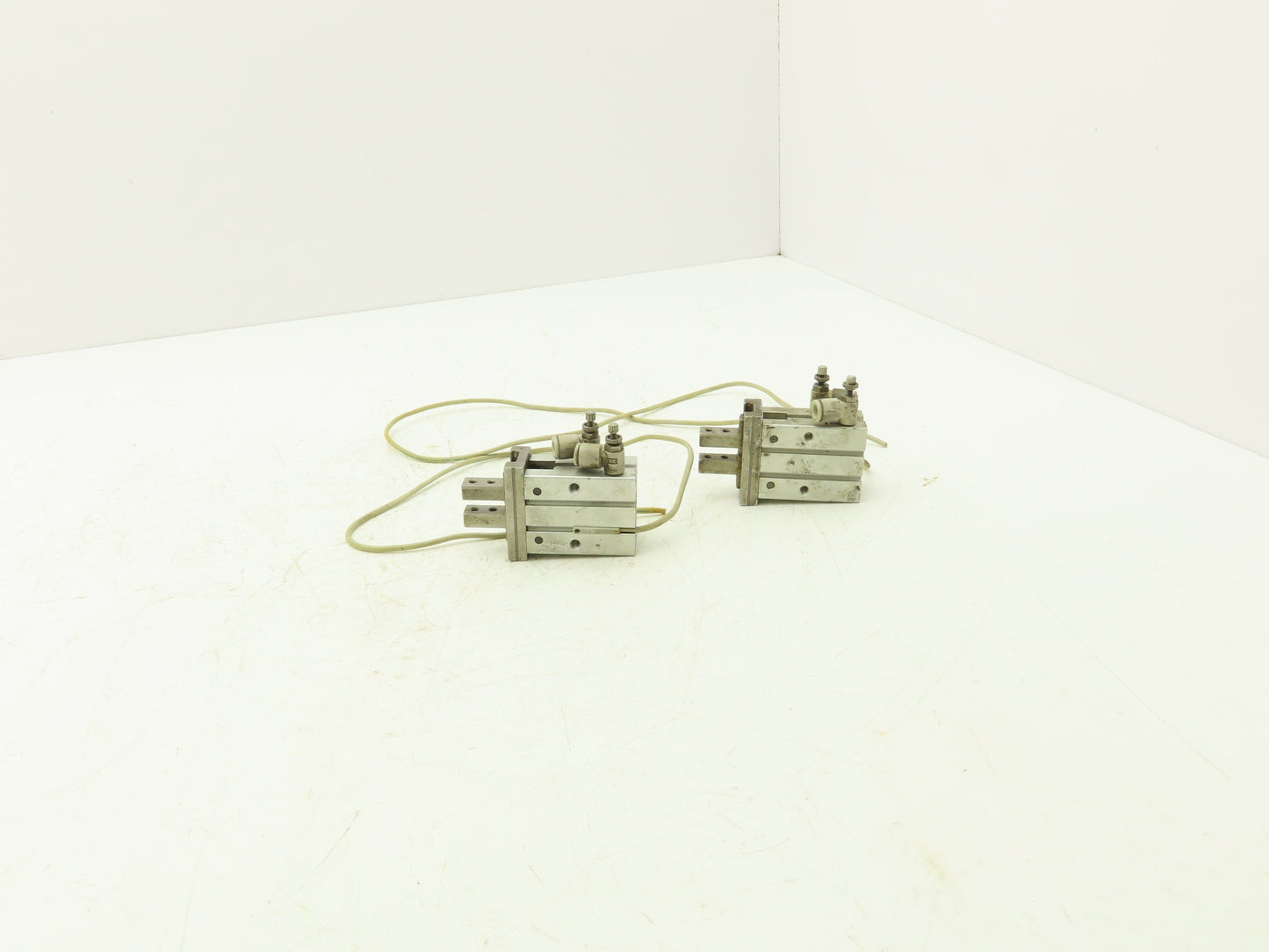 SMC MHZ2-20DN Pneumatic Parallel Air Gripper 20mm Bore Double Acting Lot of 2