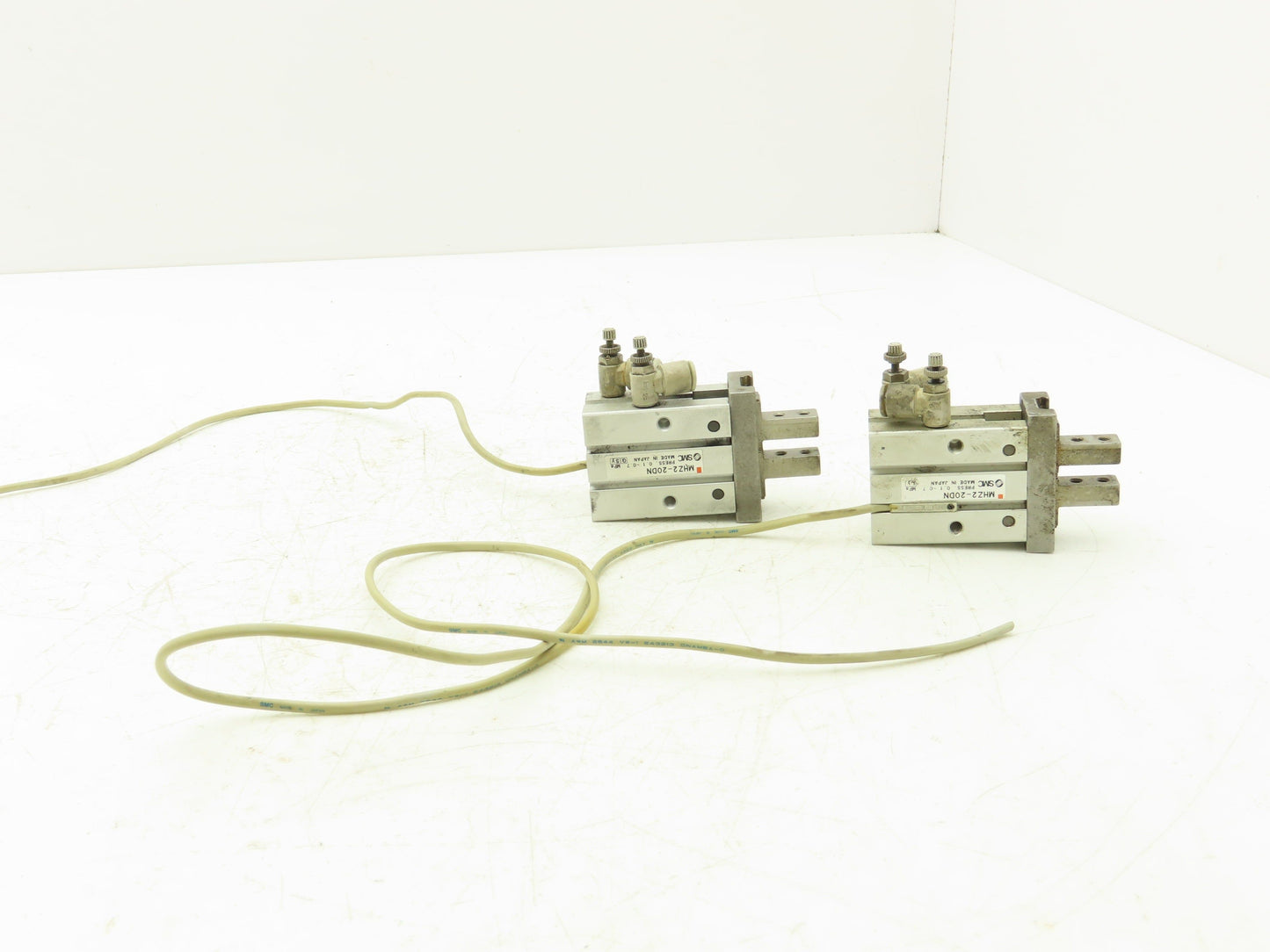 SMC MHZ2-20DN Pneumatic Parallel Air Gripper 20mm Bore Double Acting Lot of 2