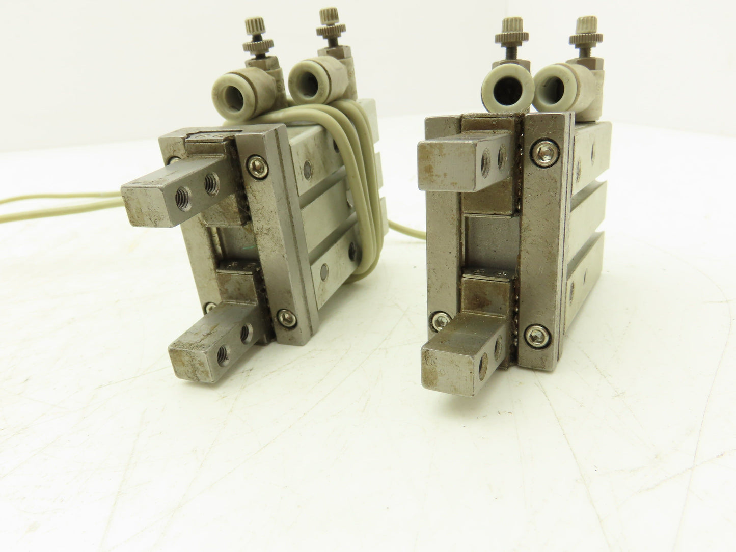 SMC MHZ2-20D1 Pneumatic Parallel Air Gripper 20mm Bore Double Acting Lot of 2