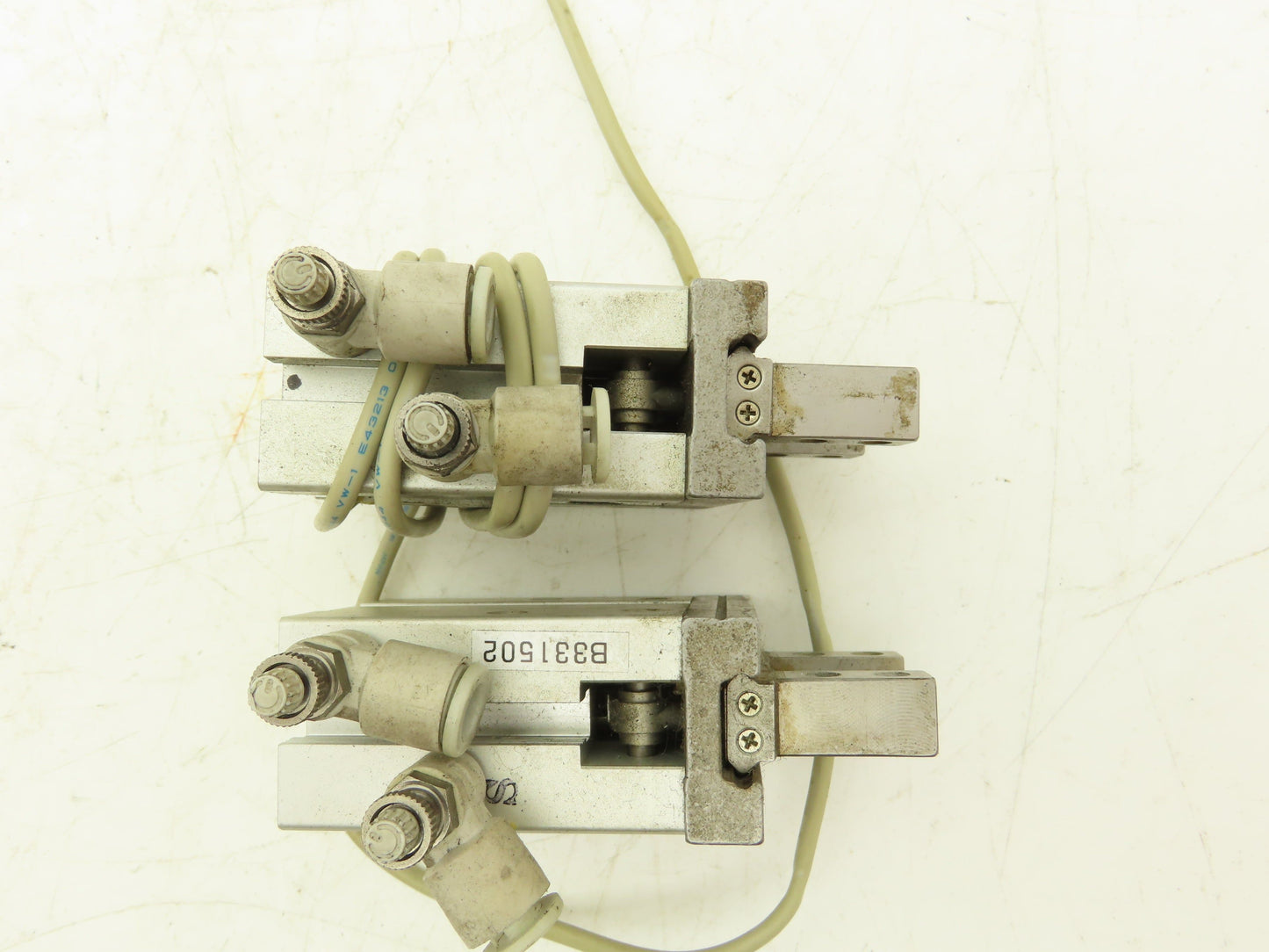 SMC MHZ2-20D1 Pneumatic Parallel Air Gripper 20mm Bore Double Acting Lot of 2