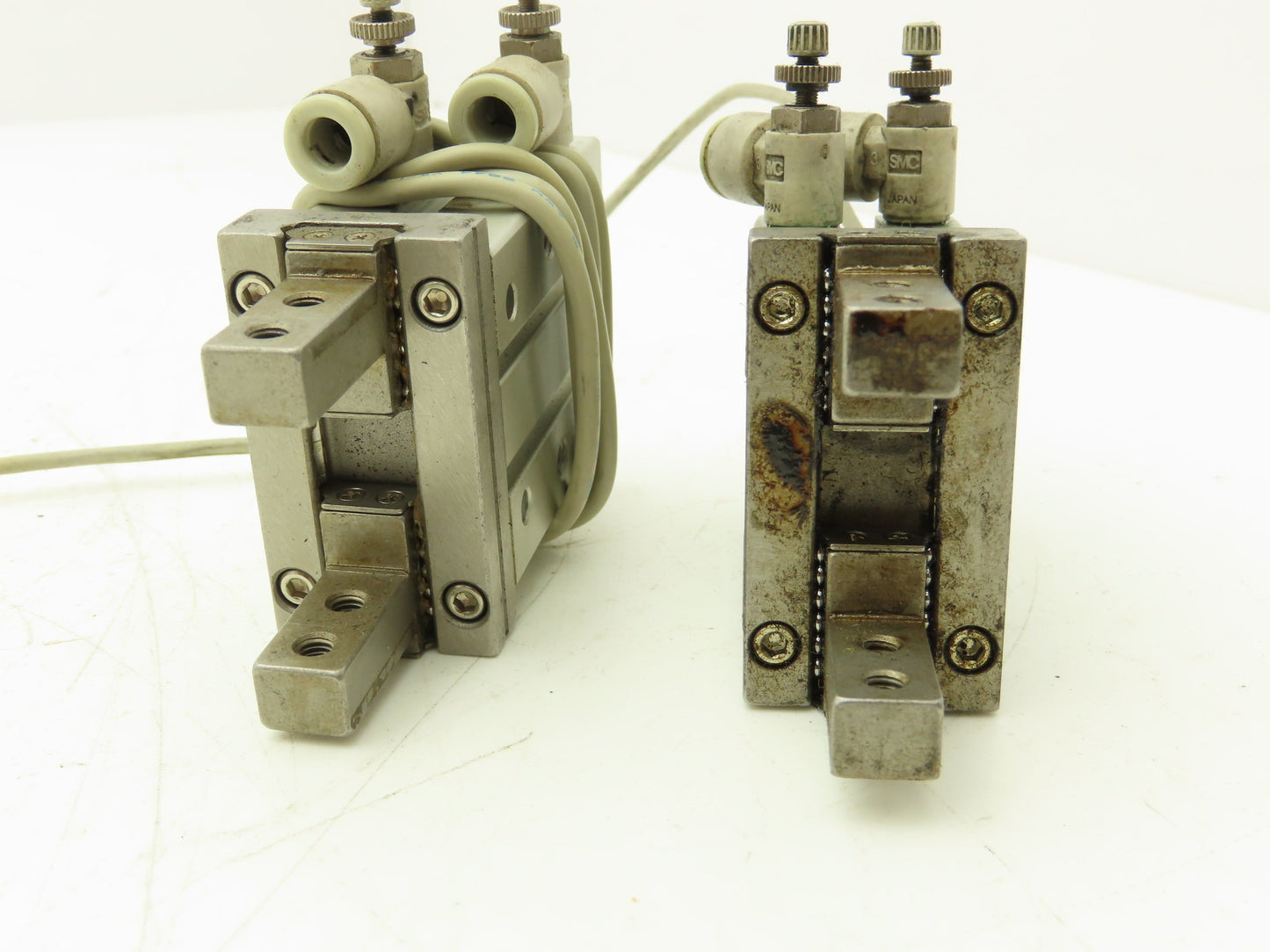 SMC MHZ2-20D Pneumatic Parallel Air Gripper 20mm Bore Double Acting Lot of 2