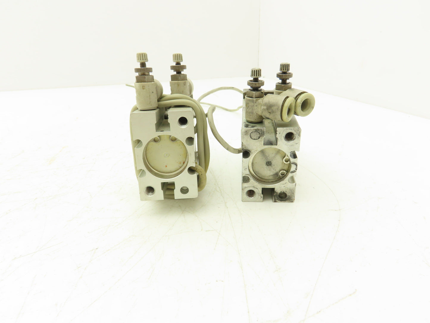 SMC MHZ2-20D Pneumatic Parallel Air Gripper 20mm Bore Double Acting Lot of 2