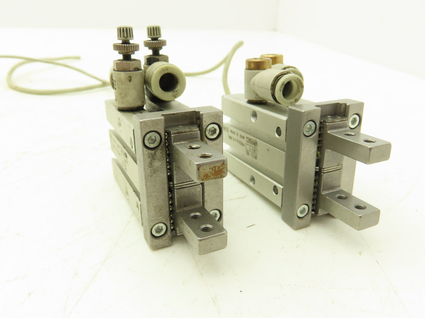 SMC MHZ2-16D Pneumatic Parallel Air Gripper 16mm Bore Double Acting Lot of 2