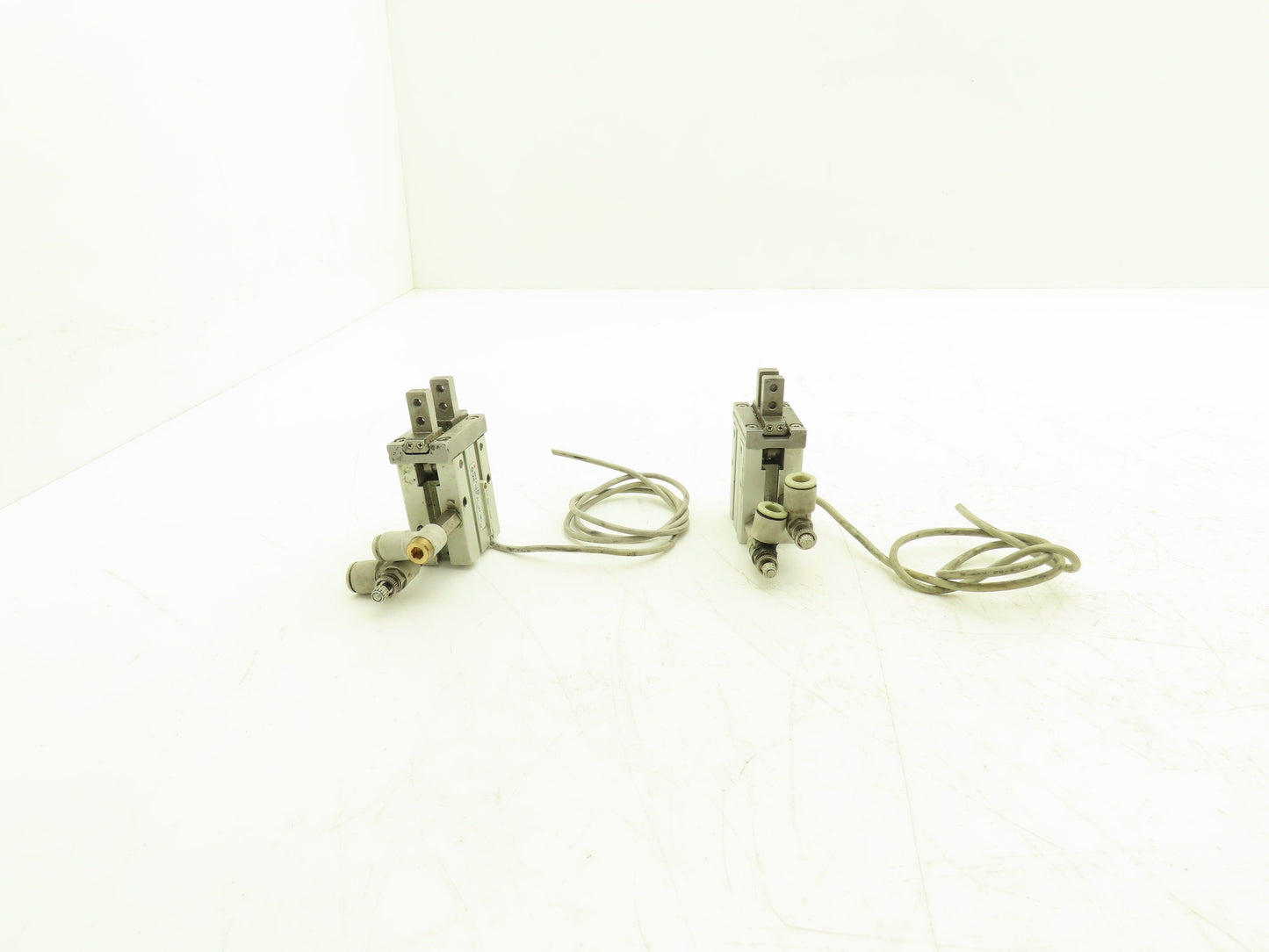 SMC MHZ2-16D Pneumatic Parallel Air Gripper 16mm Bore Double Acting Lot of 2