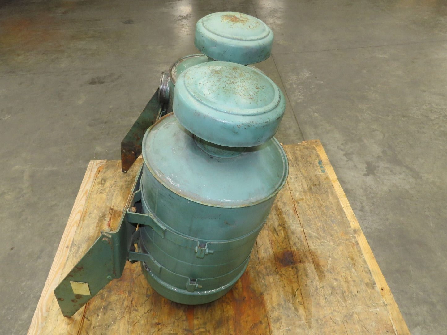 Donaldson A14173 Air Intake Filter Dual Housing 4" Inlet Bracket