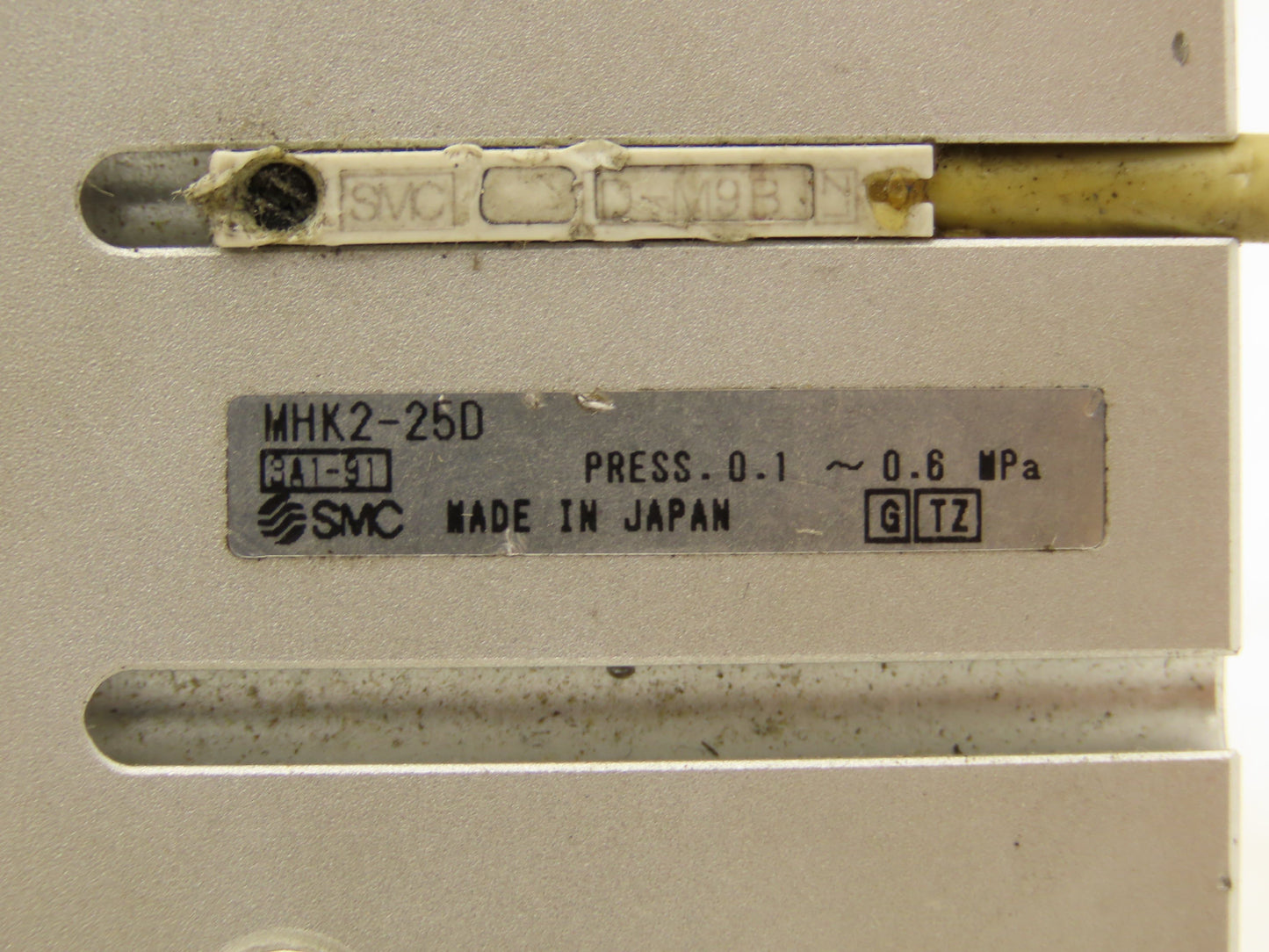 SMC MHK2-25D Pneumatic Parallel Air Gripper 25mm Bore Double Acting
