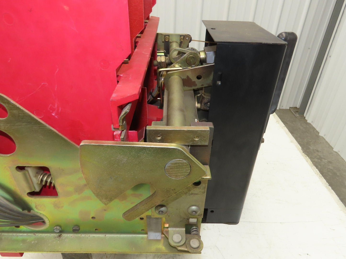 Siemens RL-2000 Air Circuit Breaker 600VAC 2000A Switchgear Static Trip III