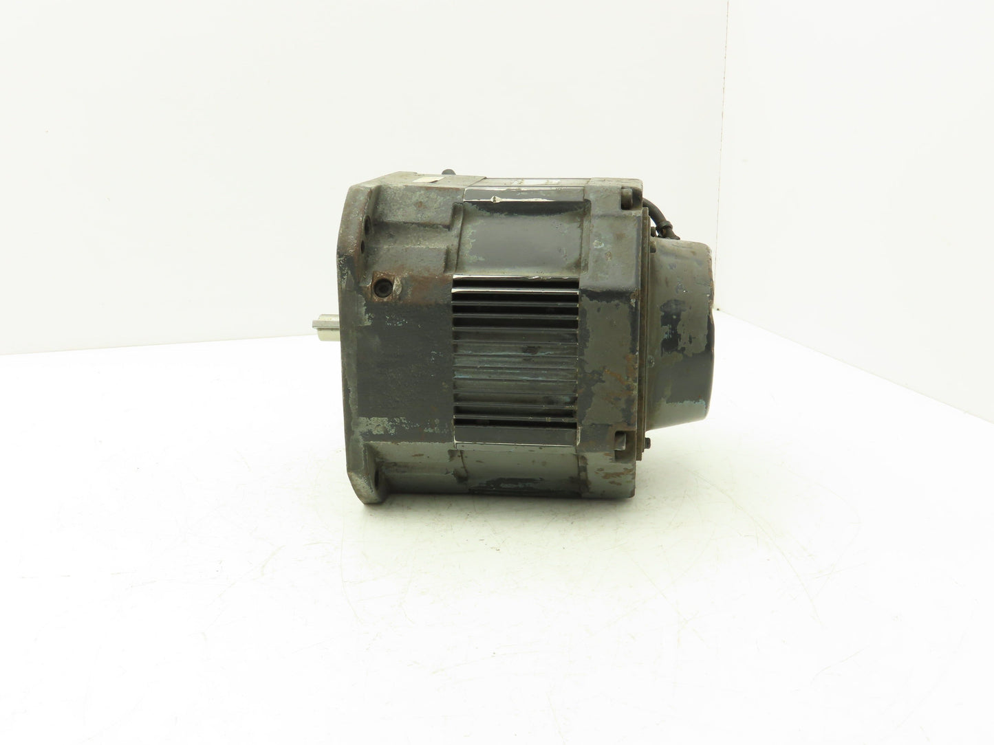 Yaskawa Electric USADED-13YRW11 AC Servo Motor UTMAH-B12BDYR7 Encoder