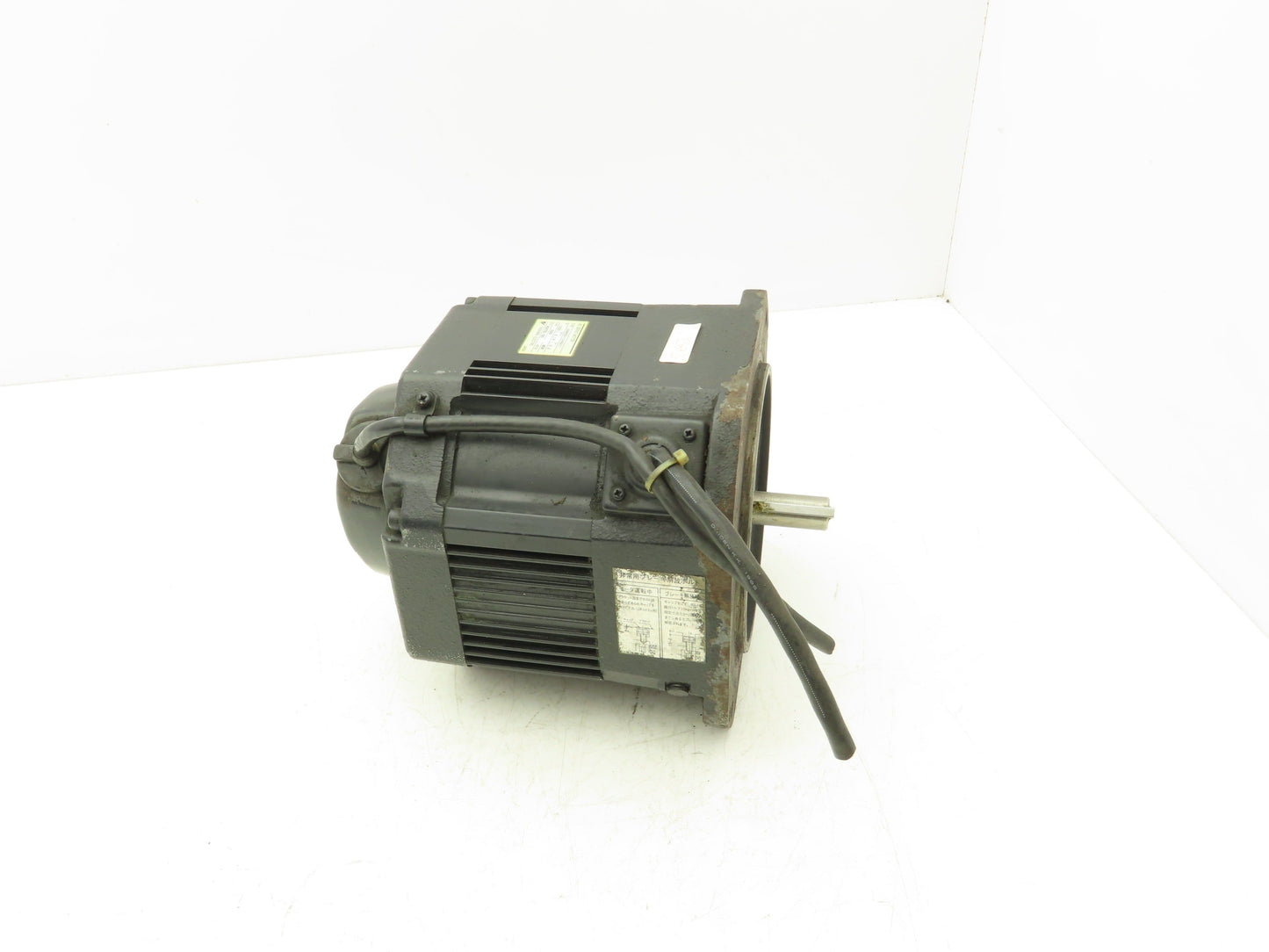 Yaskawa Electric USADED-13YRW11 AC Servo Motor UTMAH-B12BDYR7 Encoder