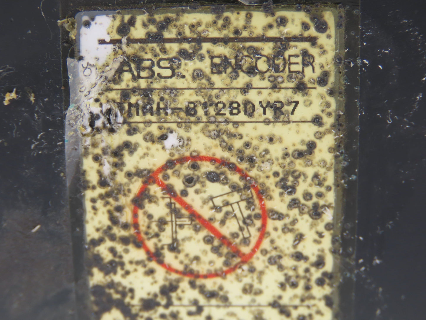 Yaskawa Electric USADED-13YRW11 AC Servo Motor UTMAH-B12BDYR7 Encoder