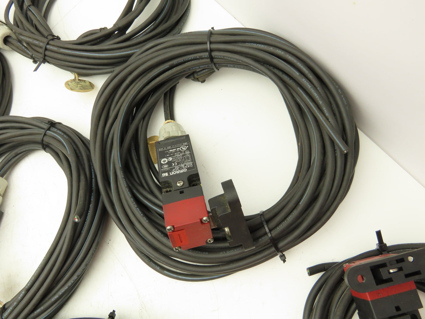 Omron D4NS-2DF Safety Door Switch 3A 240VAC/0.27A 250VDC Lot of 13