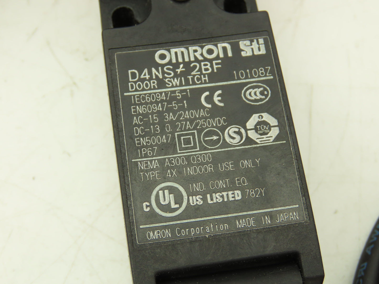 Omron D4NS-2BF Safety Door Switch 3A 240VAC/0.27A 250VDC Lot of 11