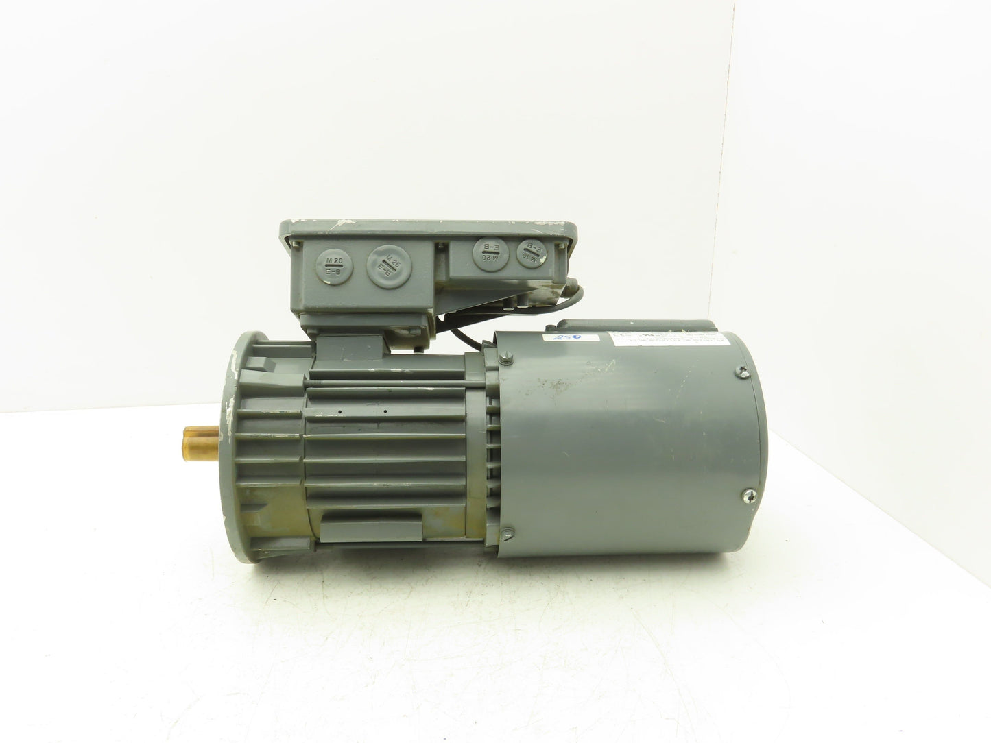 Lenze MDFMA 080-12D AC Motor Discrete Fan Motor 3Ph 480/277v 1670rpm 0.9Hp 80 Fr