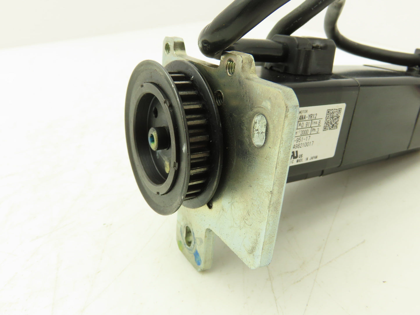 Yaskawa SGMAV-01ANA-YR12 AC Servo Motor 0.318Nm 100W 200vAC 3Ph 3000rpm