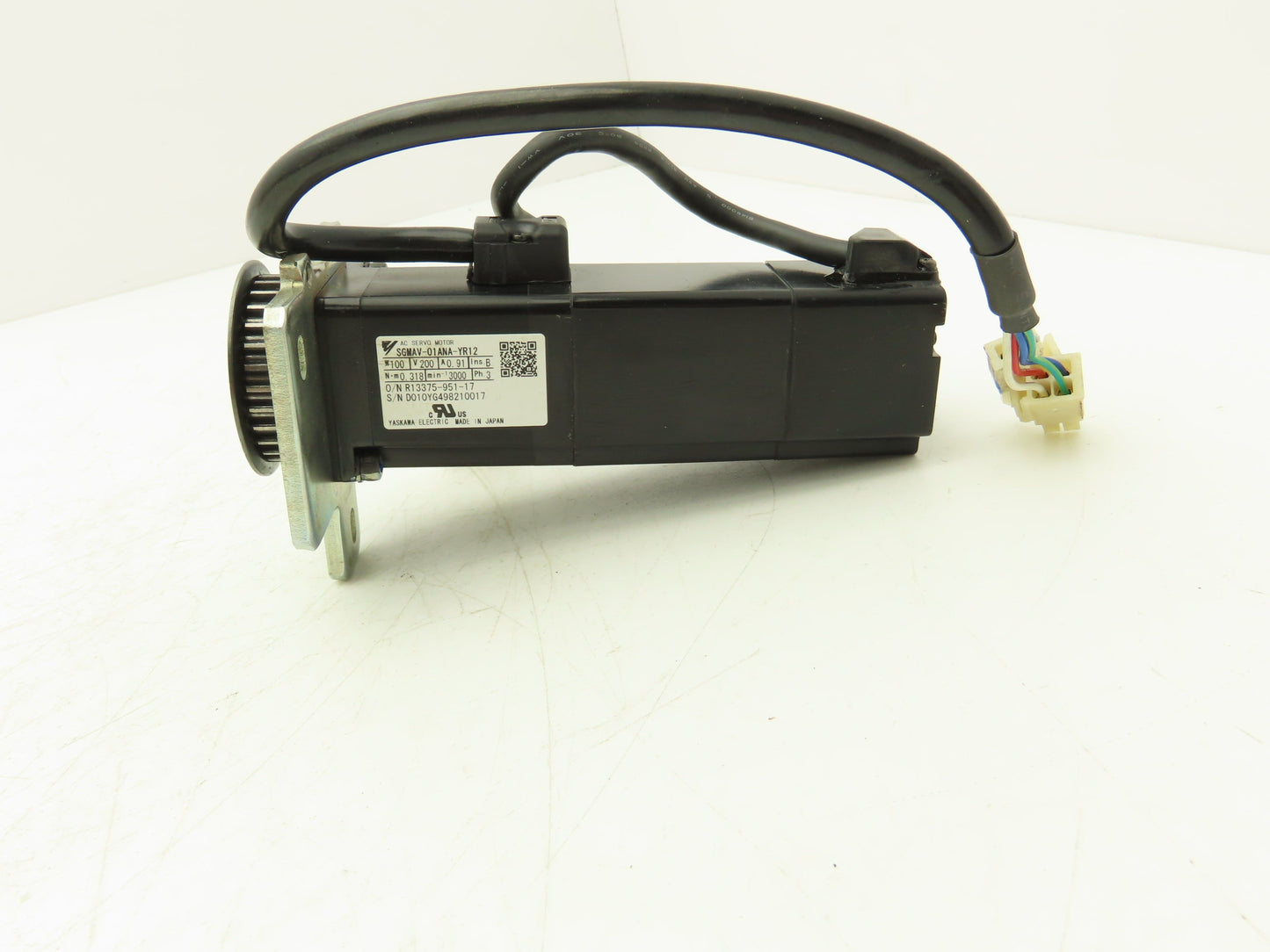 Yaskawa SGMAV-01ANA-YR12 AC Servo Motor 0.318Nm 100W 200vAC 3Ph 3000rpm