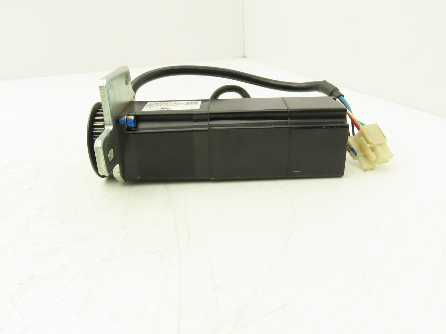 Yaskawa SGMAV-01ANA-YR12 AC Servo Motor 0.318Nm 100W 200vAC 3Ph 3000rpm