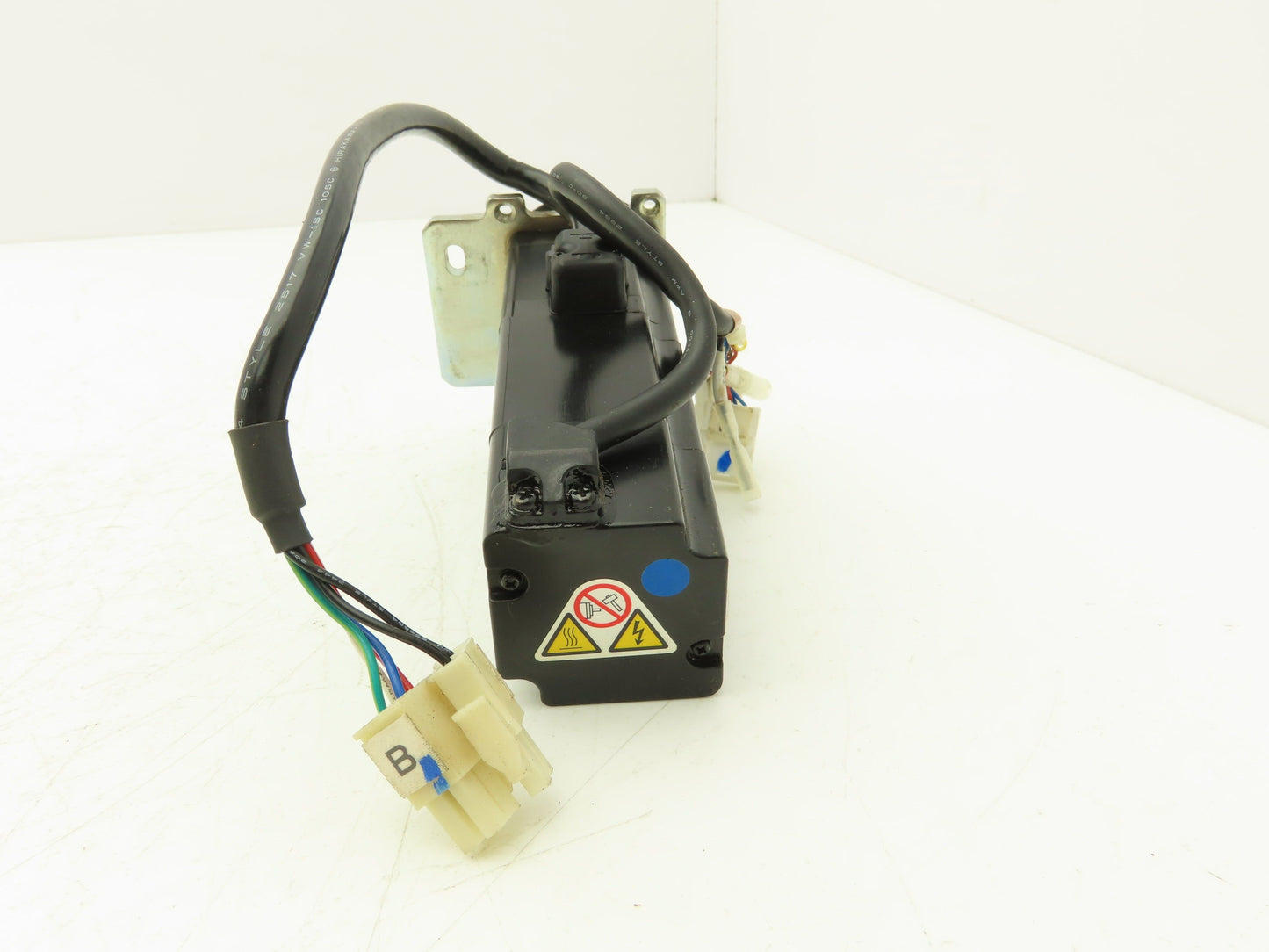 Yaskawa SGMAV-01ANA-YR12 AC Servo Motor 0.318Nm 100W 200vAC 3Ph 3000rpm