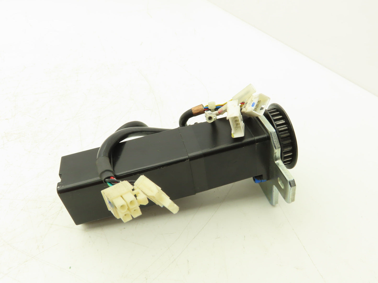 Yaskawa SGMAV-01ANA-YR12 AC Servo Motor 0.318Nm 100W 200vAC 3Ph 3000rpm