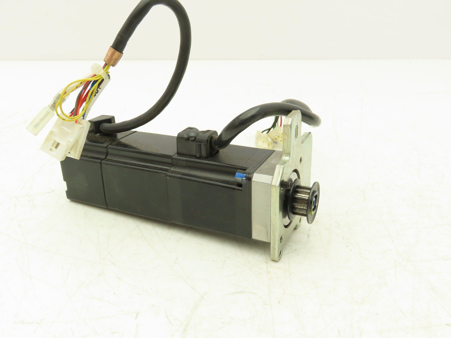 Yaskawa SGMAV-01ANA-YR13 AC Servo Motor 0.318Nm 100W 200vAC 3Ph 3000rpm