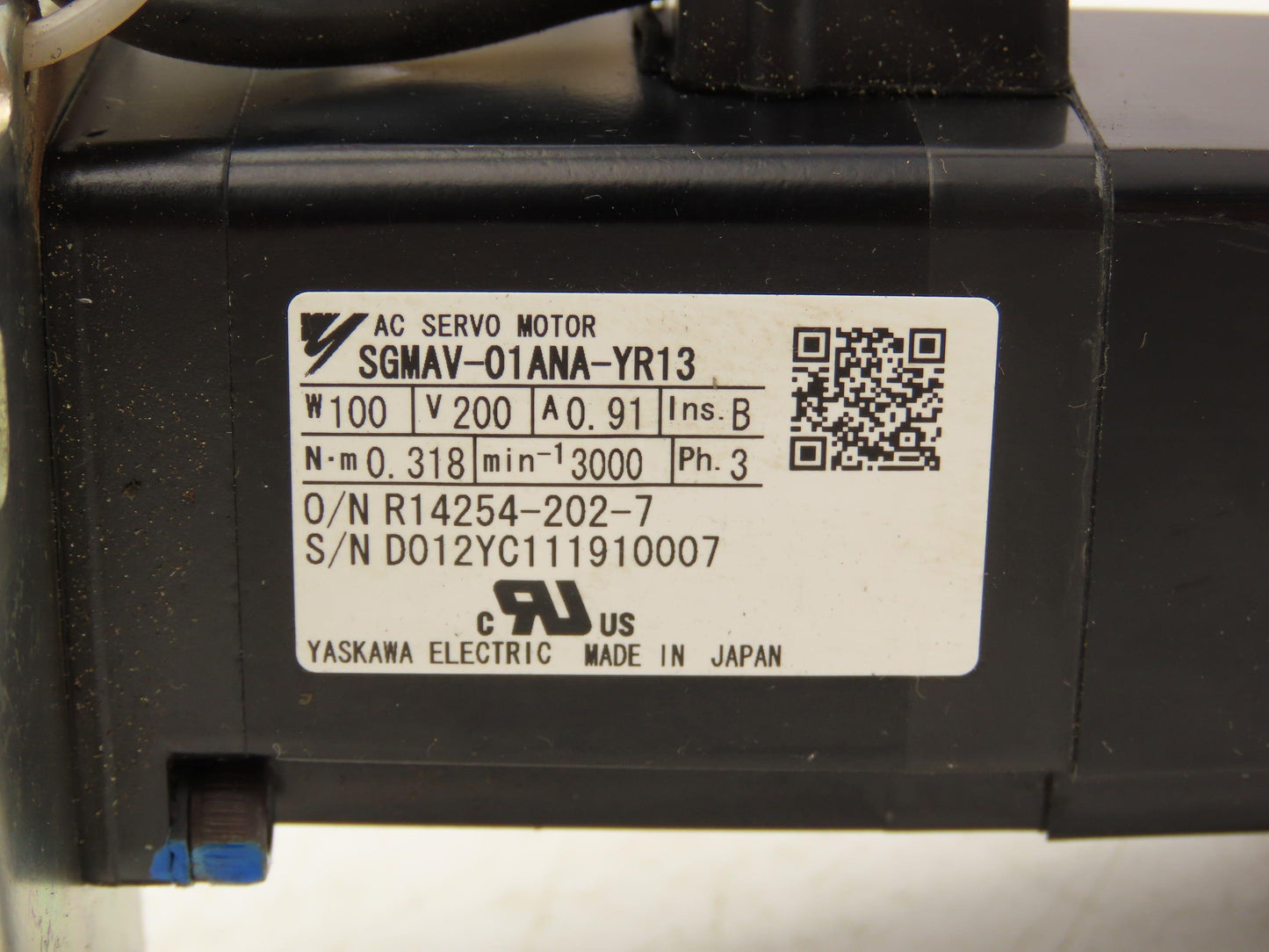 Yaskawa SGMAV-01ANA-YR13 AC Servo Motor 0.318Nm 100W 200vAC 3Ph 3000rpm