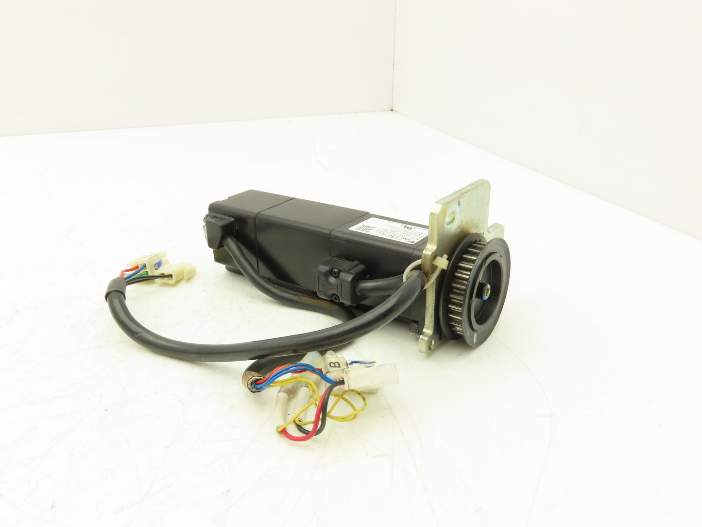 Yaskawa SGMAV-01ANA-YR13 AC Servo Motor 0.318Nm 100W 200vAC 3Ph 3000rpm